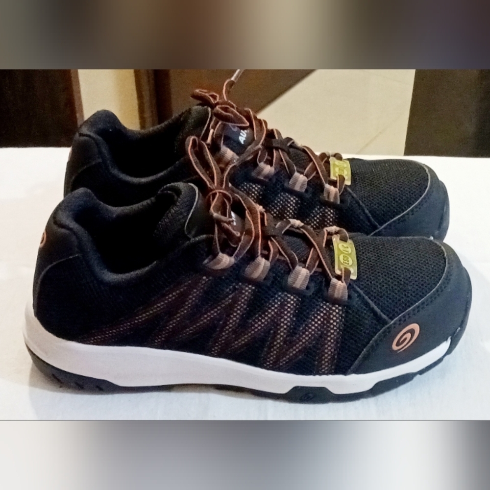Nautilus women's electrostatic safety work shoes. 7 NWOT - Picture 3 of 8